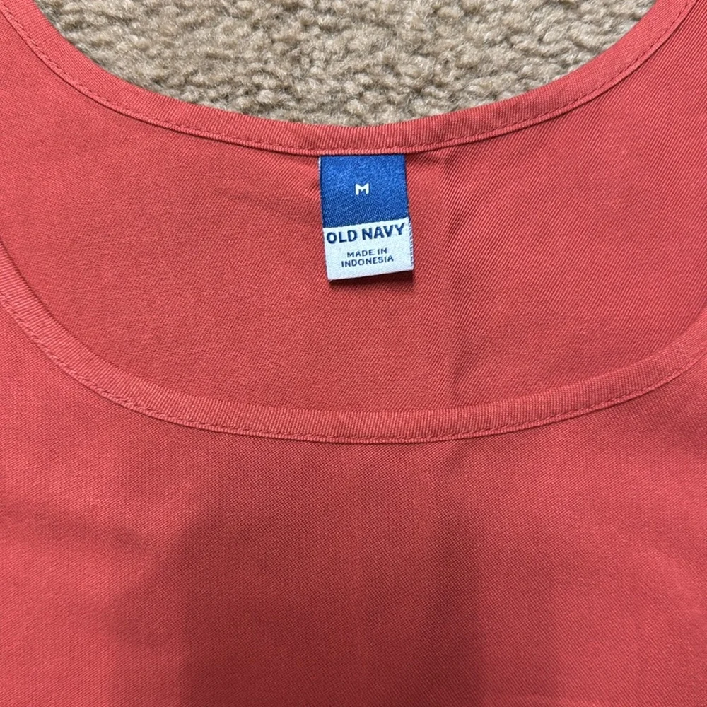 Old Navy women tank. Medium. NWT! - Picture 2 of 5